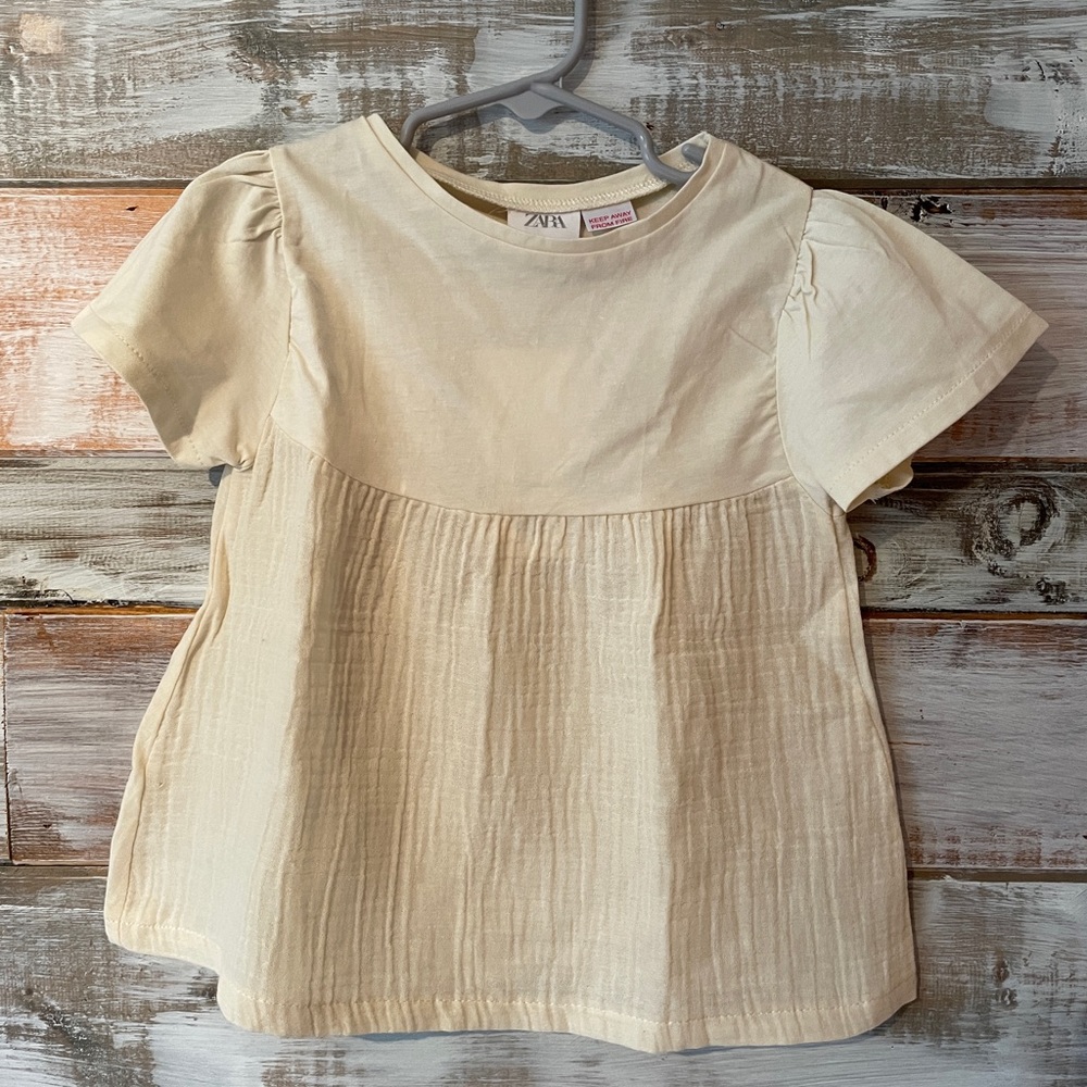 Adorable cream colored blouse - Picture 2 of 6